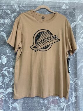 NWT Tan Retro Vancouver Canucks T-Shirt XL